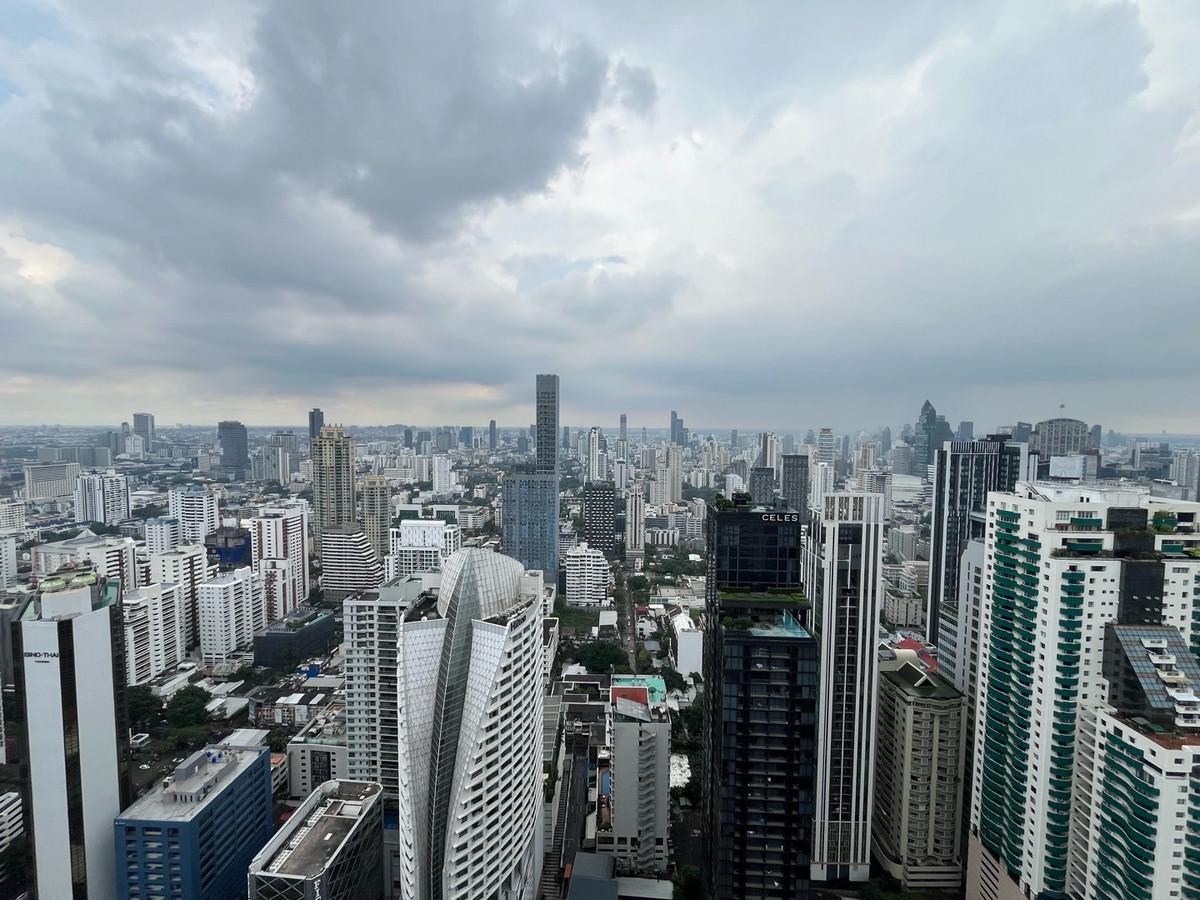 ขายคอนโดสุขุมวิท อโศก ทองหล่อ : ✨ ขาย Ashton Asoke (แอชตัน อโศก)ชั้นสูงมาก วิวสวย ห้อง Rare Unit ราคาพิเศษสุดในโครงการ💰 ราคาพิเศษเพียง 9.5 ล้านบาทจากราคาปกติ 9.8 ล้านบาท📌 ห้องสวยตกแต่งครบ Fully Furnished พร้อมเข้าอยู่ได้ทันที🏙️ พีรพงศ์ ฟีฟ่า 087-808-3690