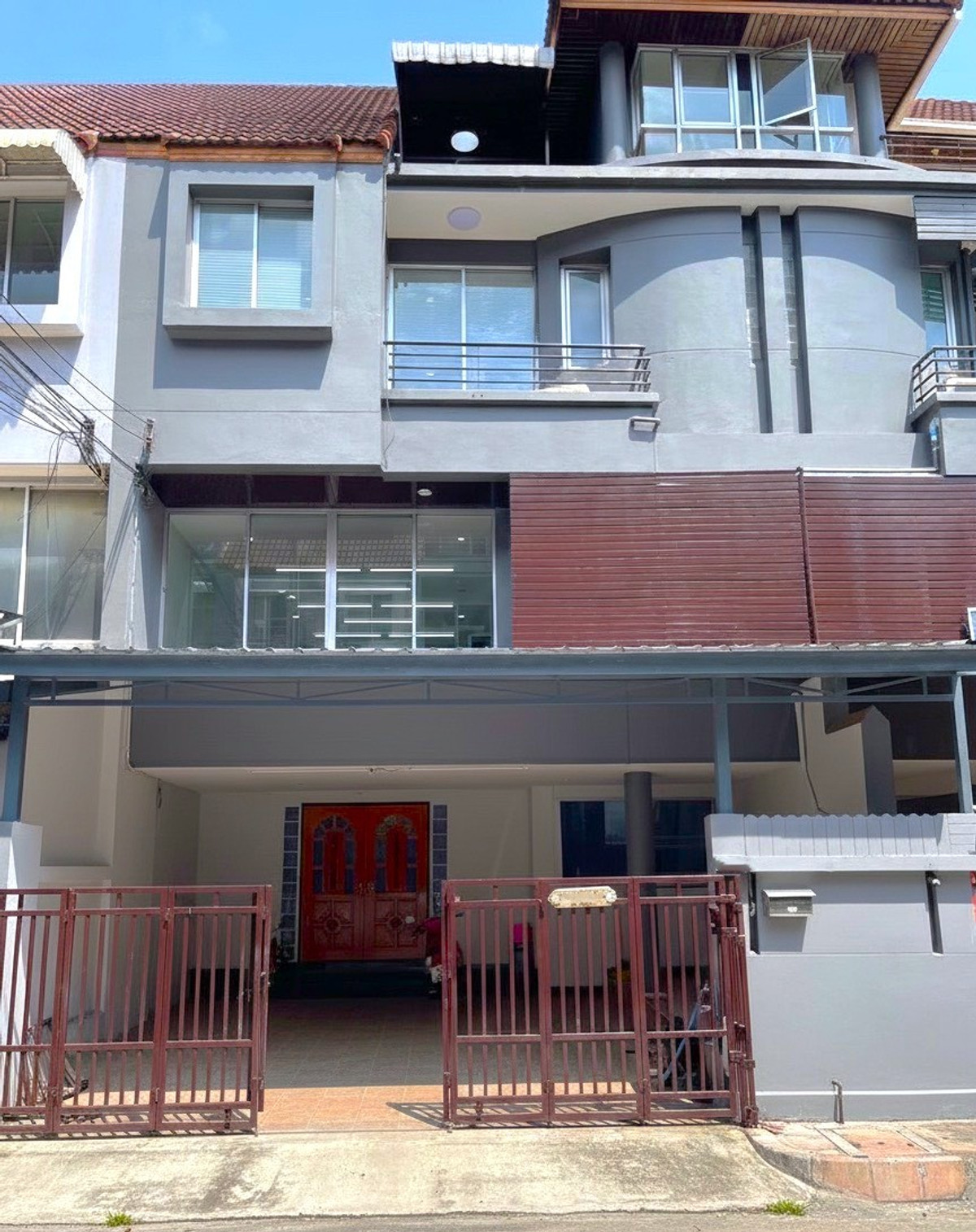 ให้เช่าทาวน์โฮมรัชดา ห้วยขวาง : HK0155♛จดทะเบียนการค้าได้ New Renovate ให้เช่า ทาวน์โฮม 4 ห้องนอน⚝ลาดพร้าว 80∞099-5919653,065-9423251▚Line@sureresidence