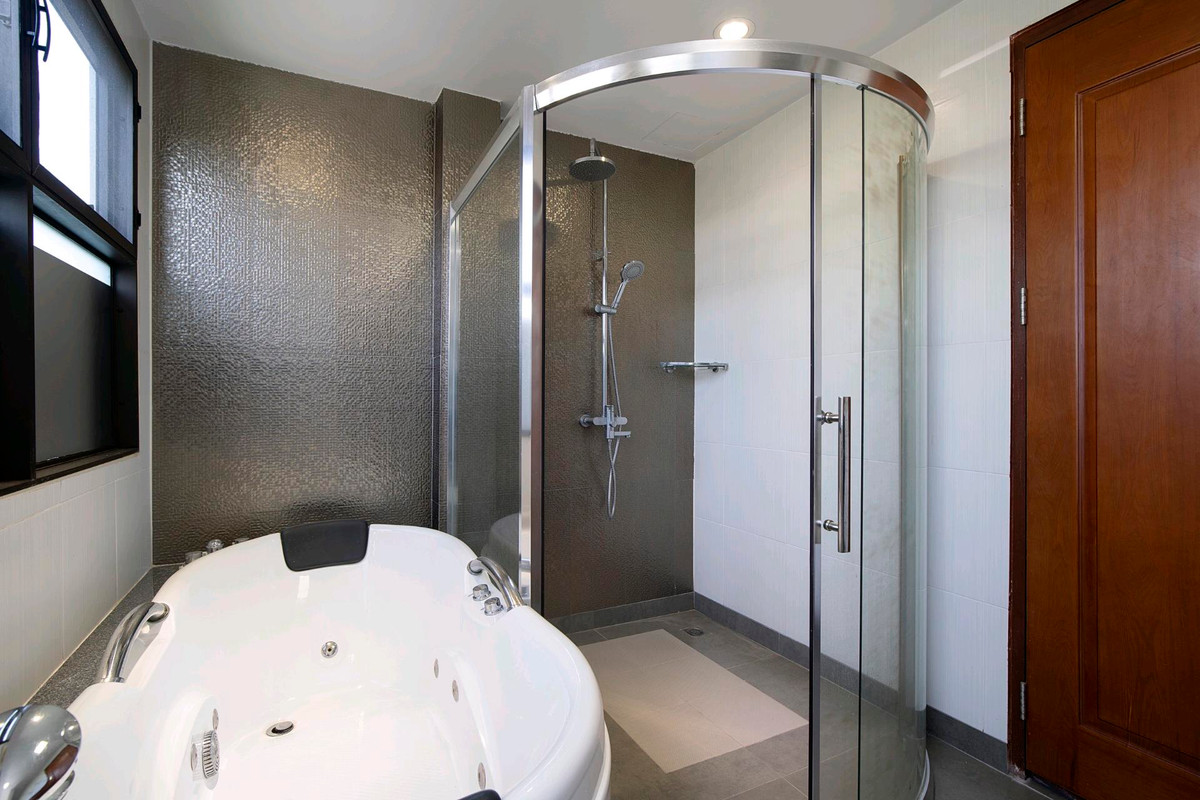 ให้เช่าบ้านลาดกระบัง สุวรรณภูมิ : 🏡ให้เช่า Luxury Pool Villa – พระราม 9✨พื้นที่ใช้สอย 650 ตร.ม.💎6 beds | 6 Baths | สระว่ายน้ำส่วนตัว | พร้อมเข้าอยู่📍Perfect Masterpiece Rama 9  📞099 415 2664