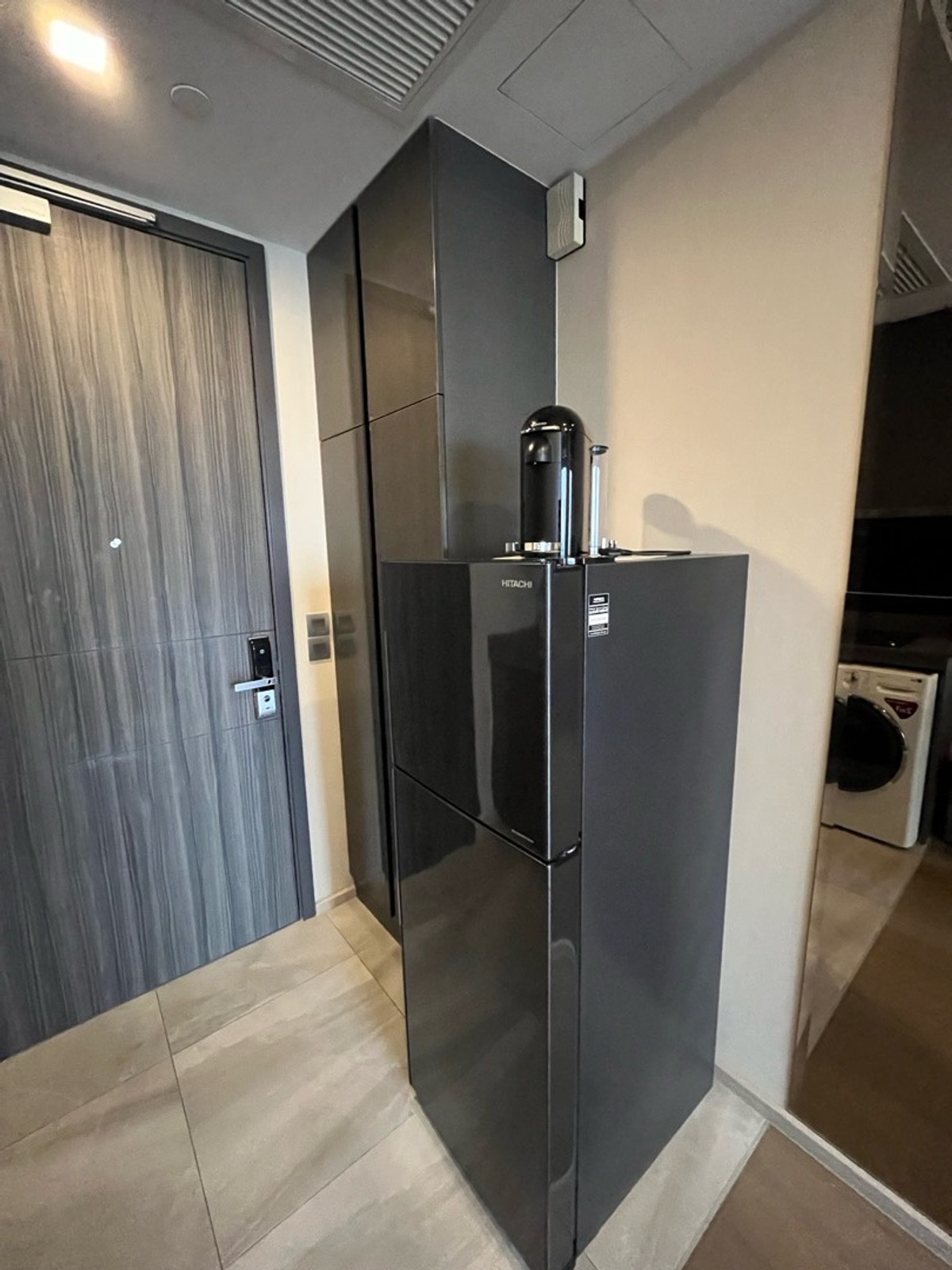 ขายคอนโดสุขุมวิท อโศก ทองหล่อ : ✨ ขาย Ashton Asoke (แอชตัน อโศก)ชั้นสูงมาก วิวสวย ห้อง Rare Unit ราคาพิเศษสุดในโครงการ💰 ราคาพิเศษเพียง 9.5 ล้านบาทจากราคาปกติ 9.8 ล้านบาท📌 ห้องสวยตกแต่งครบ Fully Furnished พร้อมเข้าอยู่ได้ทันที🏙️ พีรพงศ์ ฟีฟ่า 087-808-3690