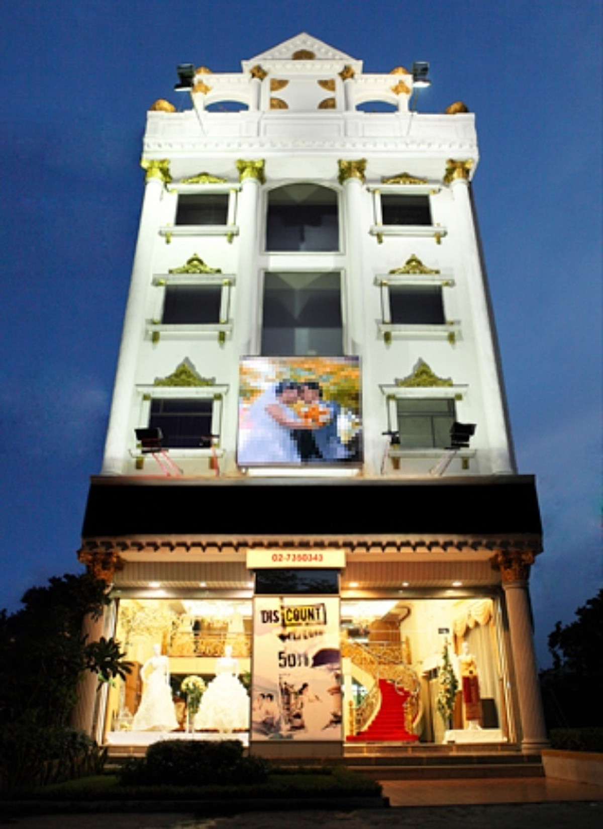 For SaleLadprao101, Happy Land, The Mall Bang Kapi : Famous wedding studio for sale in Bangkok, Ramkhamhaeng Road, near the BTS, brand more than 16 years old.