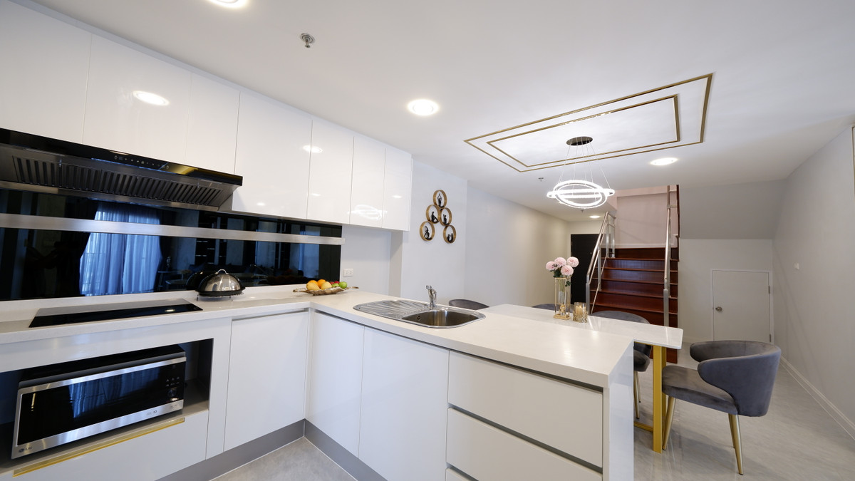 ขายคอนโดพระราม 9 เพชรบุรีตัดใหม่ RCA : (Owner Post) Rare! 4 BR 4 BA Duplex For SALE with Tenant-Perfect Investment Opportunity in Rama 9!