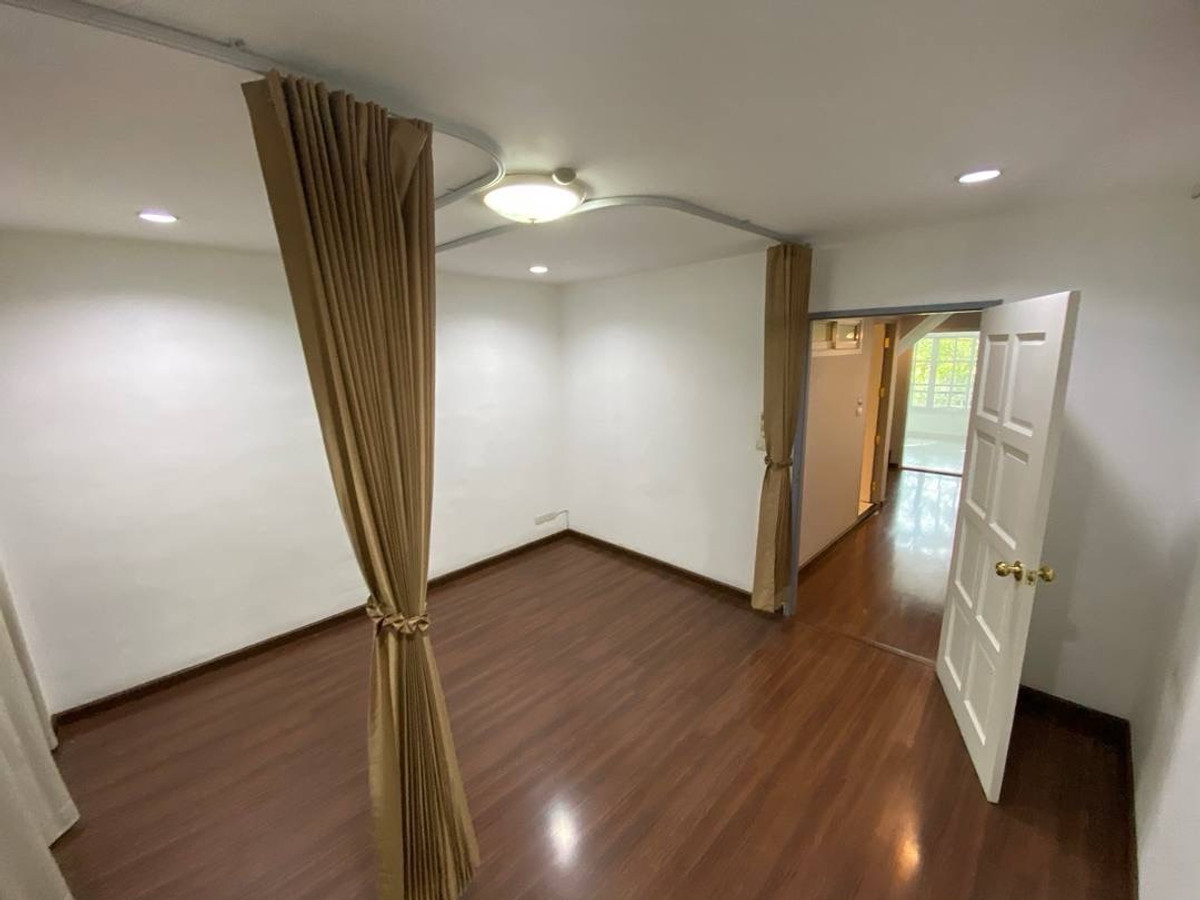 อาคารพาณิชย์สุขุมวิท อโศก ทองหล่อ : 📢👇เริ่มต้นธุรกิจของคุณในทำเลศักยภาพ!อาคารพาณิชย์สูง 5 ชั้นครึ่ง ติดถนนใหญ่ รายล้อมด้วยย่านคึกคัก เดินทางสะดวก ทำเลดีตามหลักฮวงจุ้ย เหมาะสำหรับทำออฟฟิศ คาเฟ่ โชว์รูม หรือธุรกิจอื่น ๆ