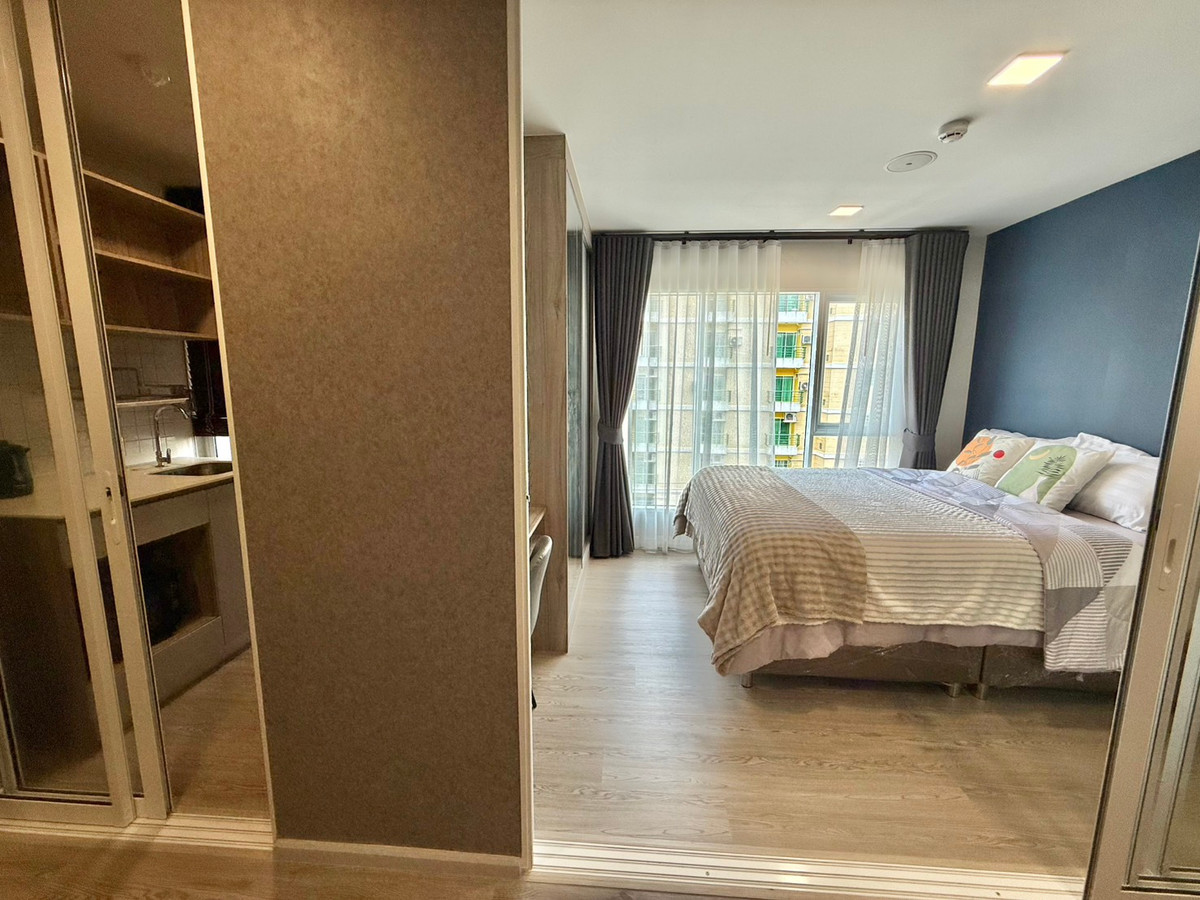 For SaleCondoPathum Thani,Rangsit, Thammasat : Corner room, good location, sold with tenant, receive rent 14,500 baht/month.