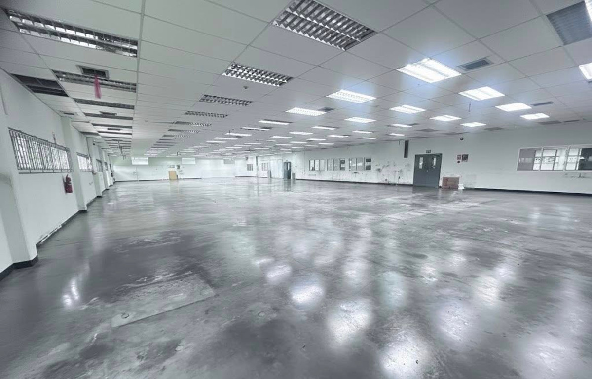 ขายโรงงานลาดกระบัง สุวรรณภูมิ : 🏭✨ โอกาสทอง! #ขายโรงงาน #พื้นที่สีม่วง พร้อมใบอนุญาต (รง.) ย่าน #ลาดกระบัง! 