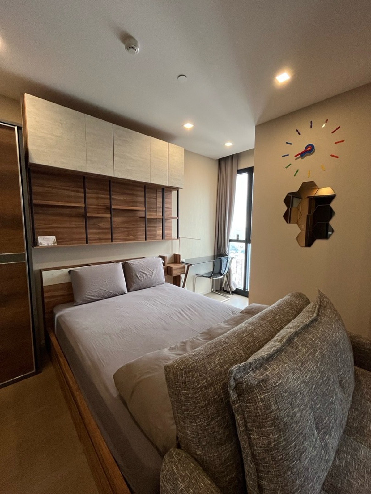 ขายคอนโดสุขุมวิท อโศก ทองหล่อ : ✨ ขาย Ashton Asoke (แอชตัน อโศก)ชั้นสูงมาก วิวสวย ห้อง Rare Unit ราคาพิเศษสุดในโครงการ💰 ราคาพิเศษเพียง 9.5 ล้านบาทจากราคาปกติ 9.8 ล้านบาท📌 ห้องสวยตกแต่งครบ Fully Furnished พร้อมเข้าอยู่ได้ทันที🏙️ พีรพงศ์ ฟีฟ่า 087-808-3690