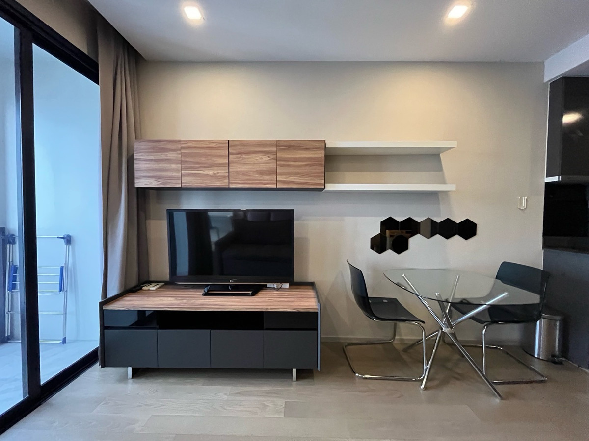 ขายคอนโดสุขุมวิท อโศก ทองหล่อ : ✨ ขาย Ashton Asoke (แอชตัน อโศก)ชั้นสูงมาก วิวสวย ห้อง Rare Unit ราคาพิเศษสุดในโครงการ💰 ราคาพิเศษเพียง 9.5 ล้านบาทจากราคาปกติ 9.8 ล้านบาท📌 ห้องสวยตกแต่งครบ Fully Furnished พร้อมเข้าอยู่ได้ทันที🏙️ พีรพงศ์ ฟีฟ่า 087-808-3690