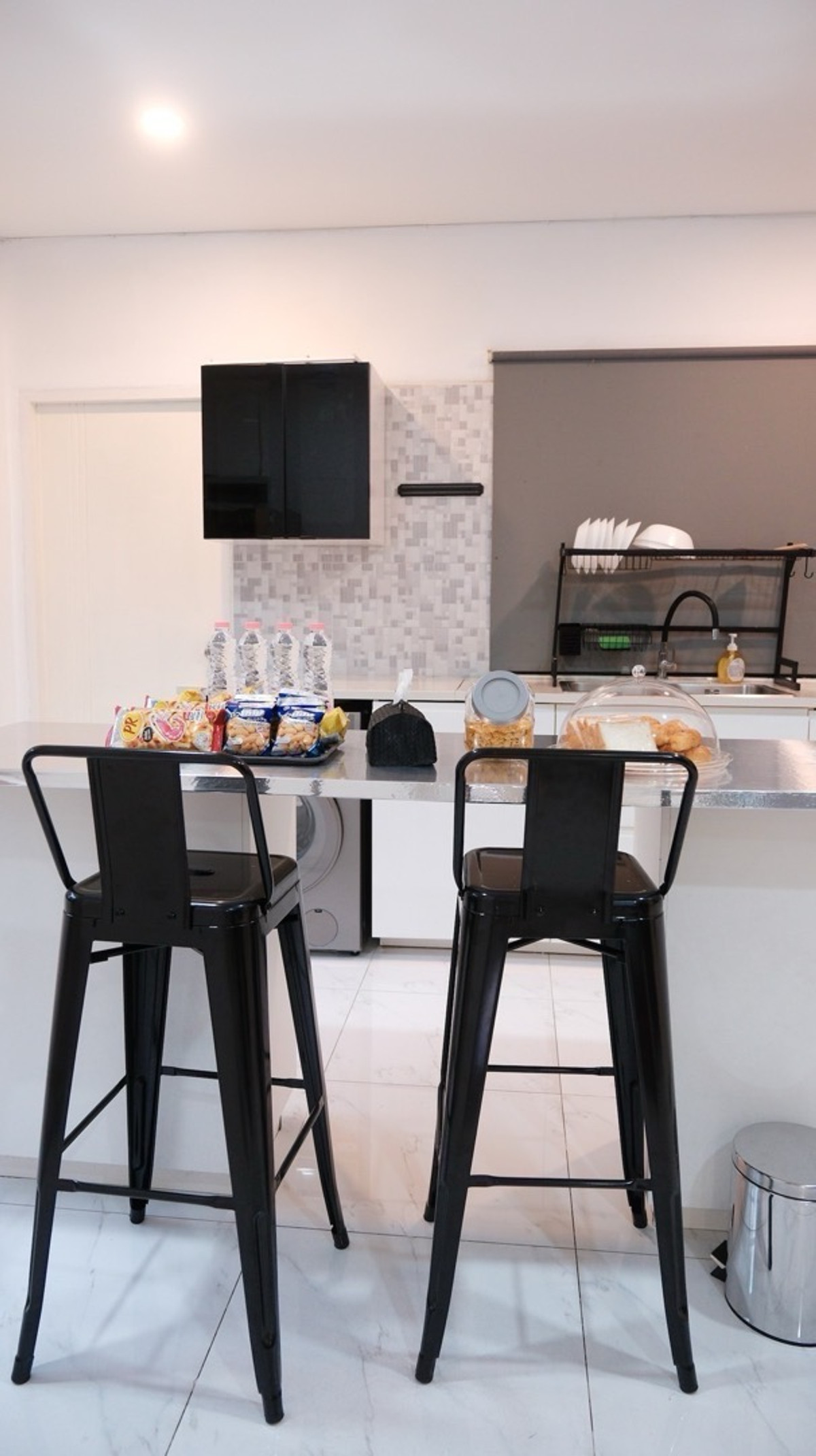 ให้เช่าบ้านอ่อนนุช อุดมสุข : 📢👇 บ้านที่เป็นมิตรกับสัตว์เลี้ยง พร้อมสระน้ำเกลือส่วนตัว! เหมาะสำหรับครอบครัวและคนรักสัตว์เลี้ยง เพลิดเพลินกับไลฟ์สไตล์ที่ผ่อนคลายพร้อมสระว่ายน้ำส่วนตัวและสวนกว้างขวางใจกลางอุดมสุข