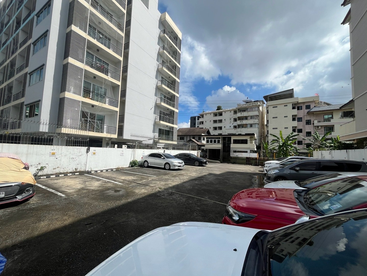 For RentLandRatchadapisek, Huaikwang, Suttisan : Land for rent, 104 square wah, completely poured, Soi Ratchadaphisek 19, Vibhavadi 20.