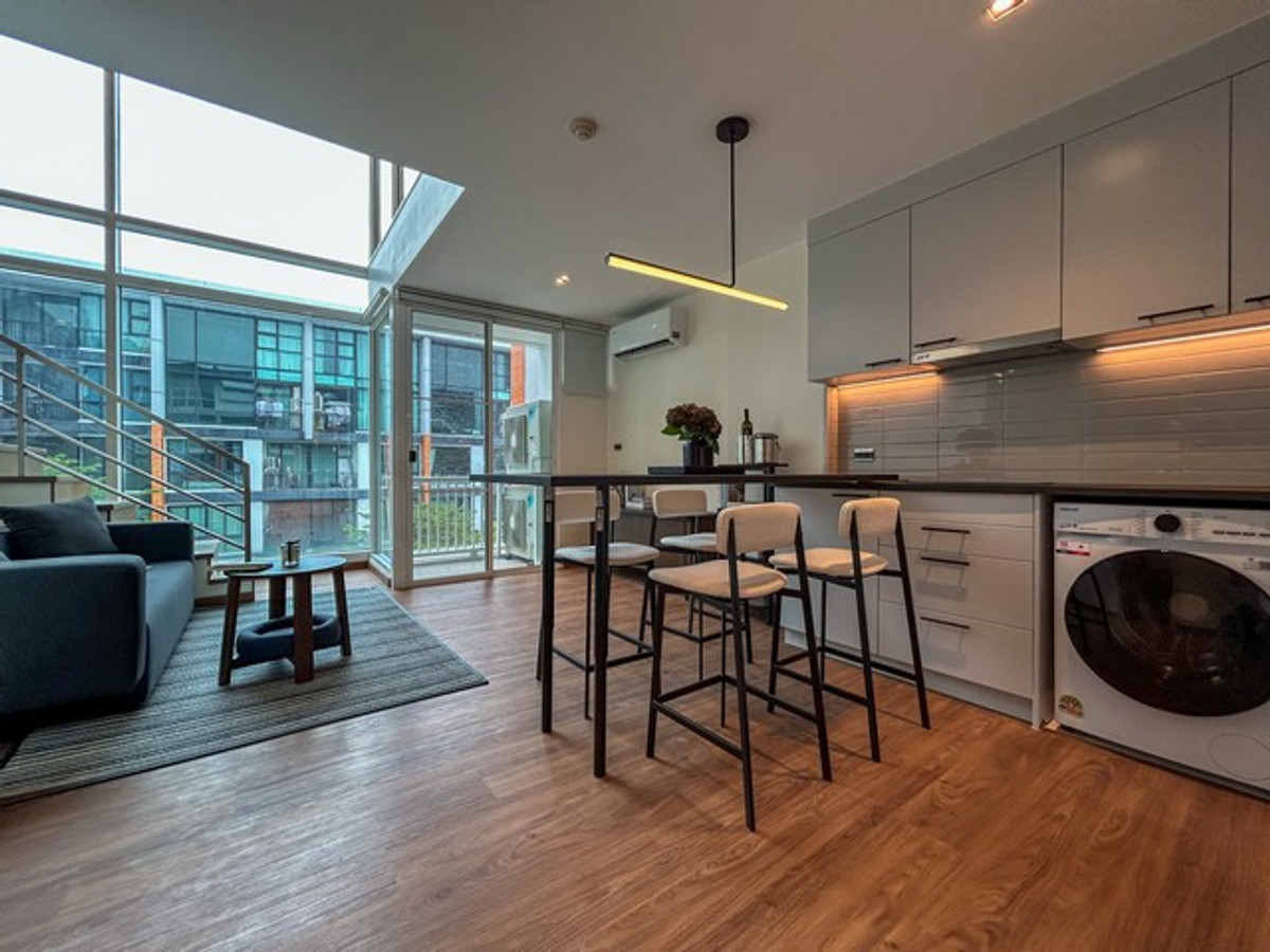 For SaleCondoOnnut, Udomsuk : Condo for sale Duplex D 65 (Sukhumvit 65) Condo D 65 Condo near BTS Ekkamai 63.66 sq m, newly renovated, ready to move in.