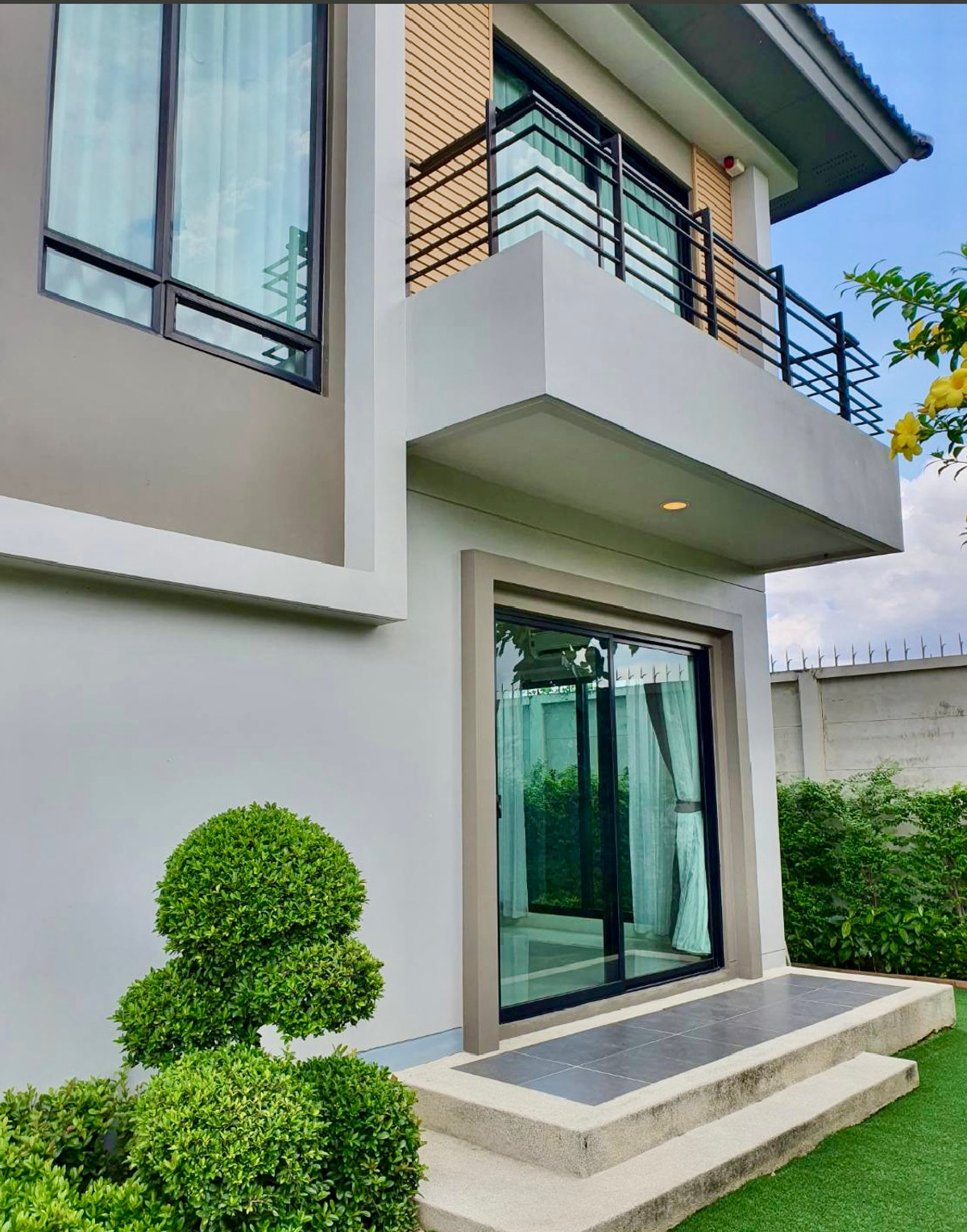 ให้เช่าบ้านนวมินทร์ รามอินทรา : ให้เช่า บ้านเดี่ยว ไลฟ์ บางกอก บลูเลอวาร์ด รามอินทรา 65 | แปลงหน้าสวน ใกล้รถไฟฟ้าสายสีชมพู วัชรพล - คู้บอน | พร้อมอยู่