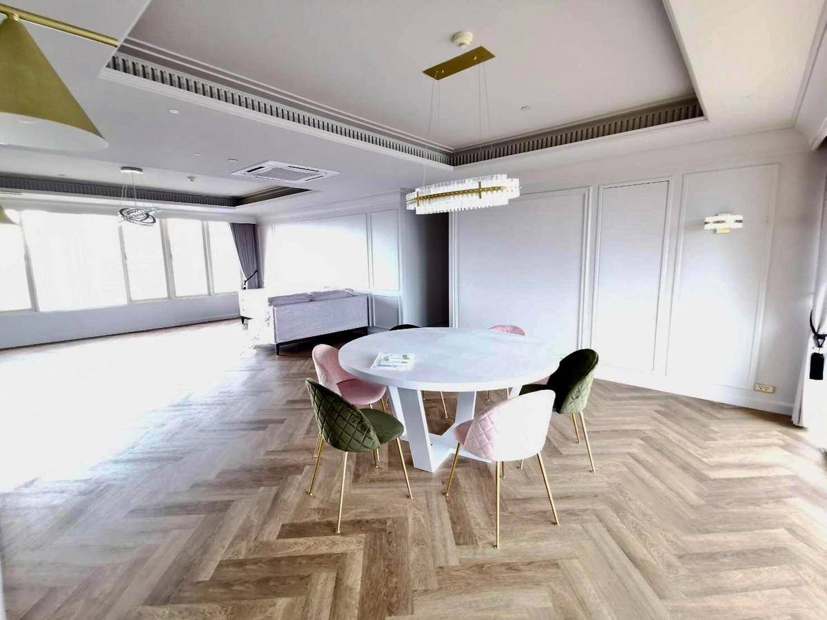 CondoSukhumvit, Asoke, Thonglor : Hampton Thonglor: 4bed 3bath + maidroom 235sqm. Sell: 55,000,000 Rent: 150,000/mth. Am: 0656199198