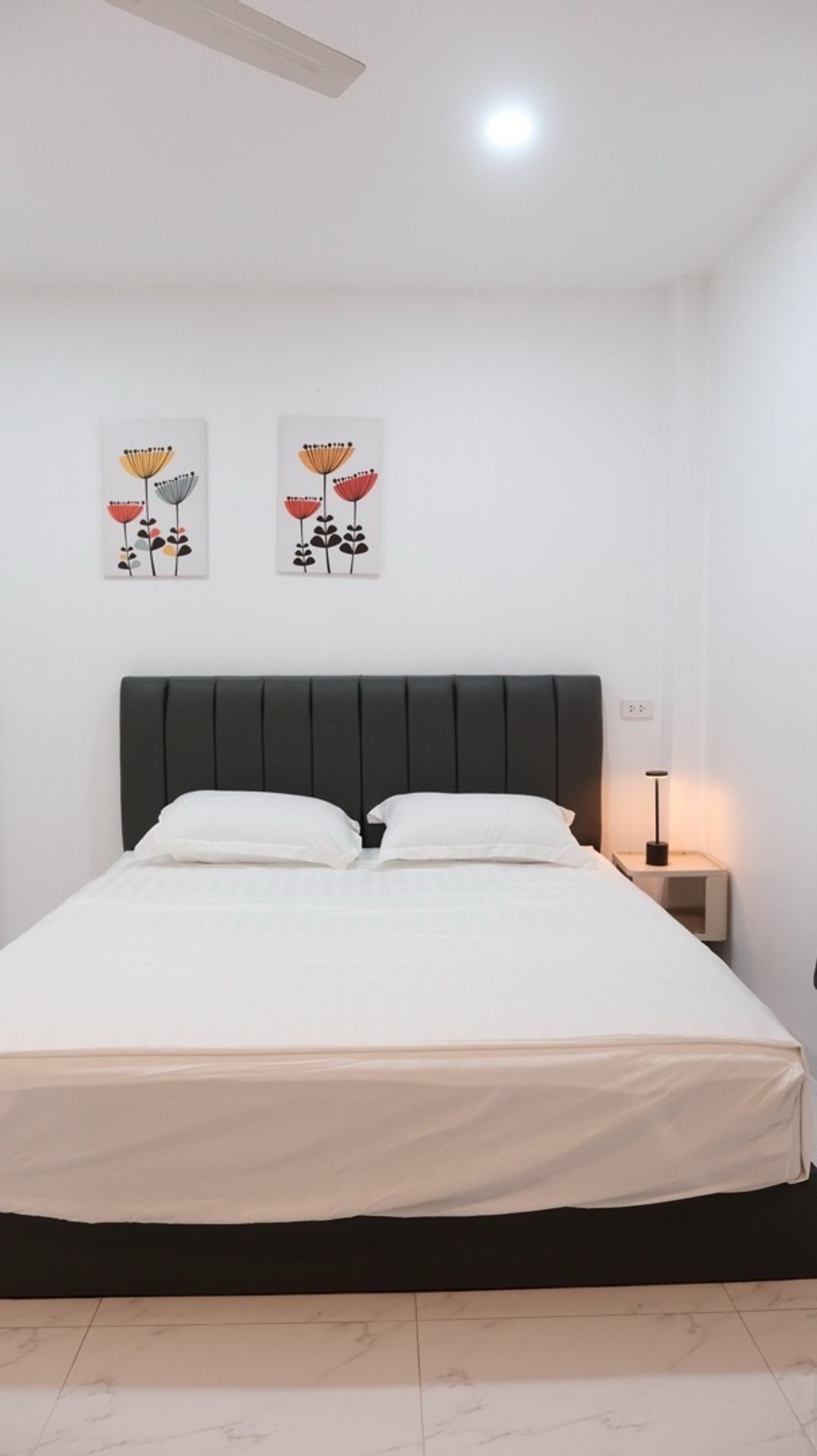 ให้เช่าบ้านอ่อนนุช อุดมสุข : 📢👇 บ้านที่เป็นมิตรกับสัตว์เลี้ยง พร้อมสระน้ำเกลือส่วนตัว! เหมาะสำหรับครอบครัวและคนรักสัตว์เลี้ยง เพลิดเพลินกับไลฟ์สไตล์ที่ผ่อนคลายพร้อมสระว่ายน้ำส่วนตัวและสวนกว้างขวางใจกลางอุดมสุข