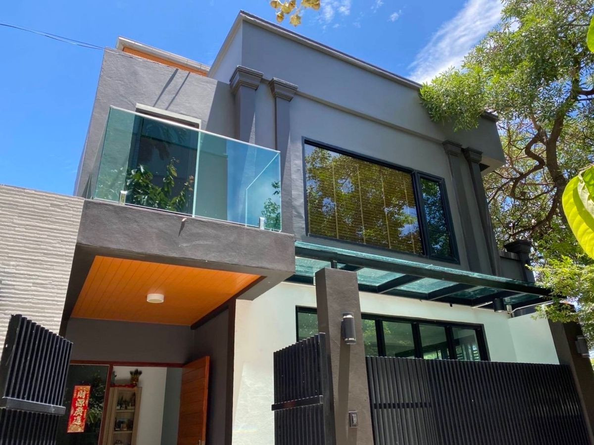 For RentHome OfficeChaengwatana, Muangthong : 🏢 Home Office for rent, 3 floors - good atmosphere, shady, near Metropolitan Waterworks Authority Head Office ✨ Suitable for an office and residence, convenient travel, near the main road.