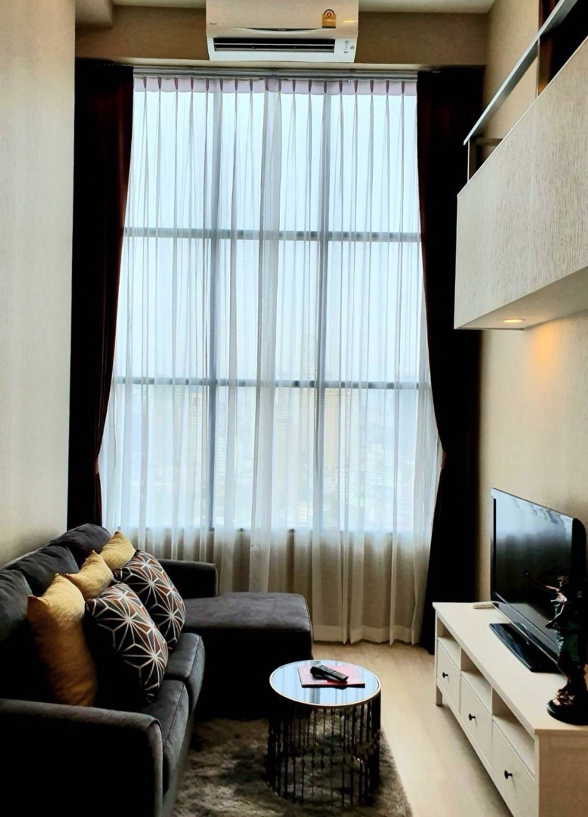 ให้เช่าคอนโดสาทร นราธิวาส : ให้เช่า KnightBridge Prime Sathorn (ไนท์บริดจ์ ไพร์ม สาทร)
ห้อง Duplex สวย หรู วิวสูง ชั้น 28
🏙️ พีรพงศ์ ฟีฟ่า 087-808-3690