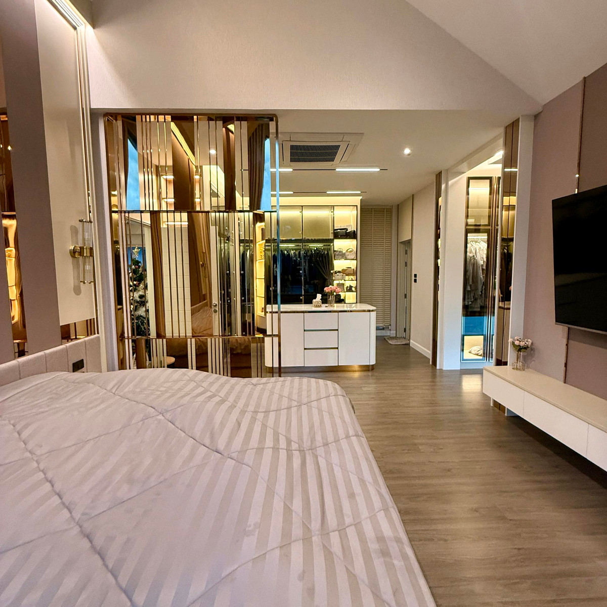 ขายบ้านเสรีไทย-นิด้า : ‼️ลดหนัก7.4ลบ‼️ บ้านหรูย่านลาดพร้าว เสรีไทย Bangkok Boulevard Signature