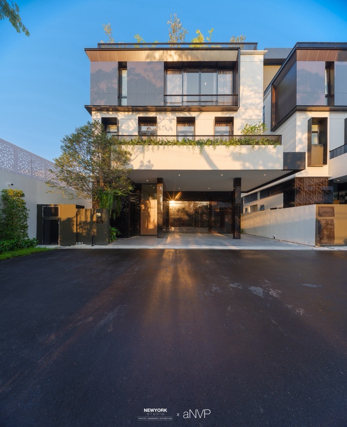 ขายบ้านรามคำแหง หัวหมาก : Arna Rama 9 | บ้านเดี่ยวหรู 3 ชั้น 515 ตร.ม. พร้อมลิฟต์ ใจกลางพระราม 9 📲 𝟎𝟔𝟒-𝟕𝟗𝟒𝟒𝟐𝟔𝟑(คุณน้ำ) 