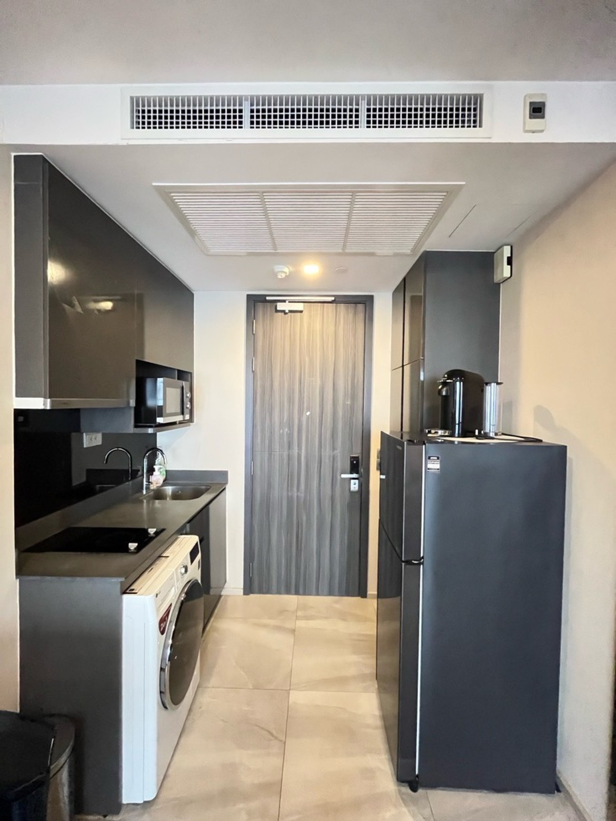 ขายคอนโดสุขุมวิท อโศก ทองหล่อ : ✨ ขาย Ashton Asoke (แอชตัน อโศก)ชั้นสูงมาก วิวสวย ห้อง Rare Unit ราคาพิเศษสุดในโครงการ💰 ราคาพิเศษเพียง 9.5 ล้านบาทจากราคาปกติ 9.8 ล้านบาท📌 ห้องสวยตกแต่งครบ Fully Furnished พร้อมเข้าอยู่ได้ทันที🏙️ พีรพงศ์ ฟีฟ่า 087-808-3690