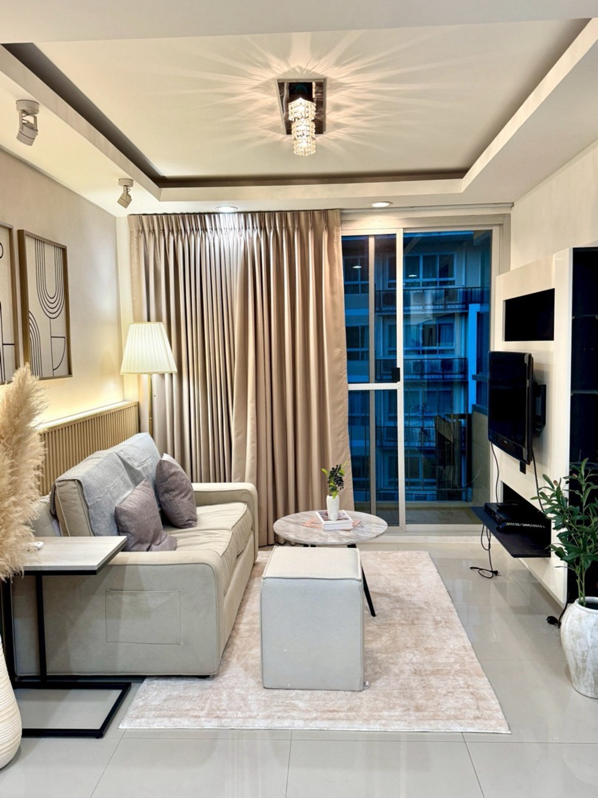 ให้เช่าคอนโดสุขุมวิท อโศก ทองหล่อ : ✨ คอนโดสวยใจกลางทองหล่อ รีโนเวทใหม่ทั้งห้อง พร้อมอยู่ ในราคาสุดคุ้ม! 