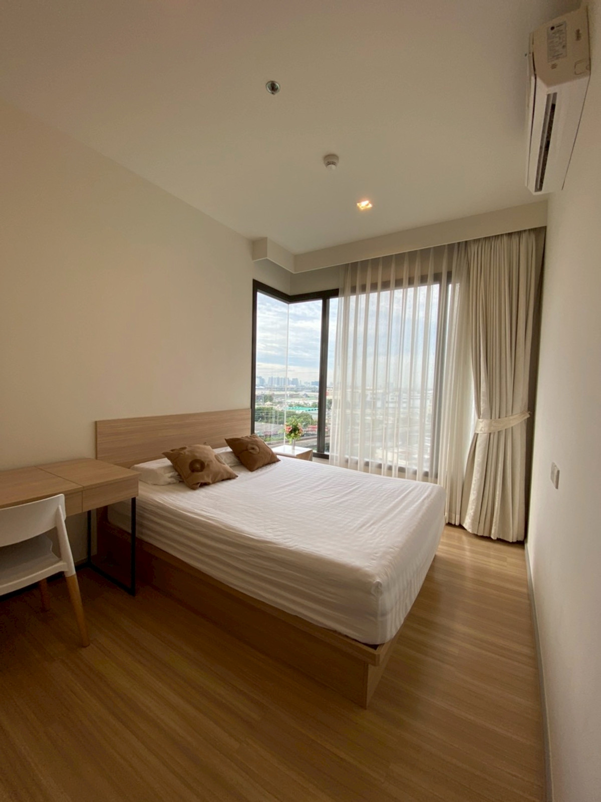 For RentCondoSapankwai,Jatujak : 🐶Pets Friendly Modern🐱M Jatujak 2B2B 55.93 sq m. Just 29K/Month Only Call Khun Aumi 0658209572