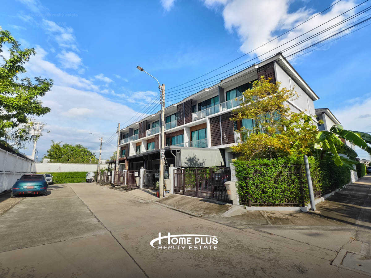 For SaleTownhomeLadprao101, Happy Land, The Mall Bang Kapi : Supalai Essence Lat Phrao Project, Soi Lat Phrao 107