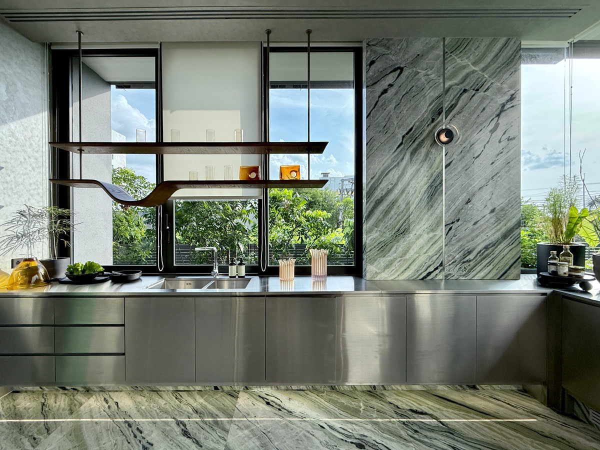 For SaleHouseBang Sue, Wong Sawang, Tao Pun : Very exclusive 3-story luxury house for sale, SONLE Residences Ratchadaphisek, Ultra Luxury Mansion in the heart of the city - only 5 exclusive homes from SC Asset, starting at 260 million baht.