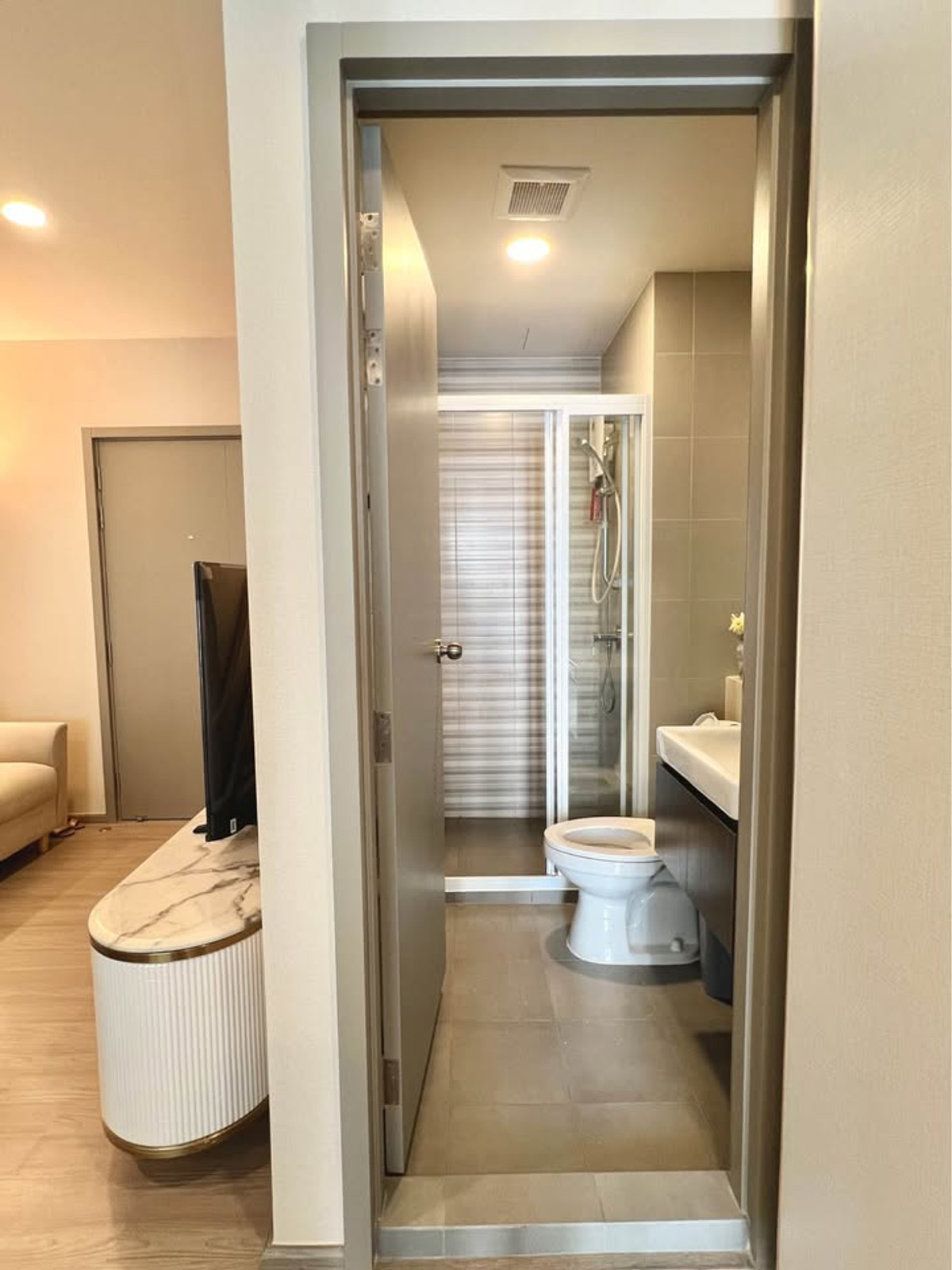 For RentCondoKhlongtoei, Kluaynamthai : 💥DL-9324💥Aspire Sukhumvit - Rama 4 👉Line : @rentbkk