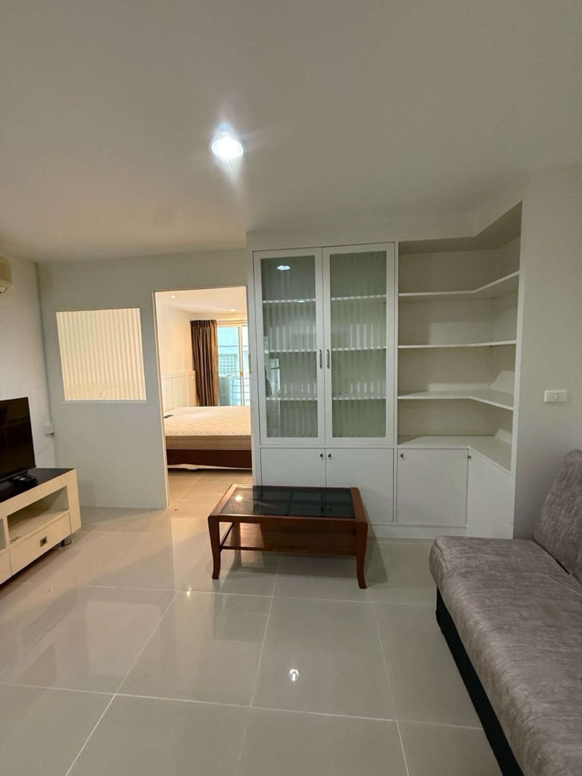 ให้เช่าคอนโดสุขุมวิท อโศก ทองหล่อ : เซเรเน่ เพลส สุขุมวิท 24 ห้องพึ่งว่างให้เช่า ราคาดีมาก 20,000 บาท / เดือน