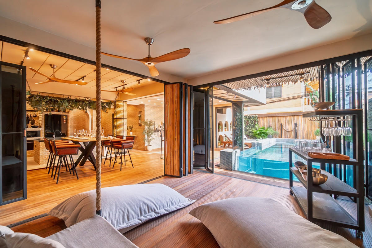 ขายพัฒนาการ ศรีนครินทร์ : B1053 Sale Pool Villa near on-nut  area60sqw 510sqm 4brs 22MB Modern Resort design T.095-195-9924