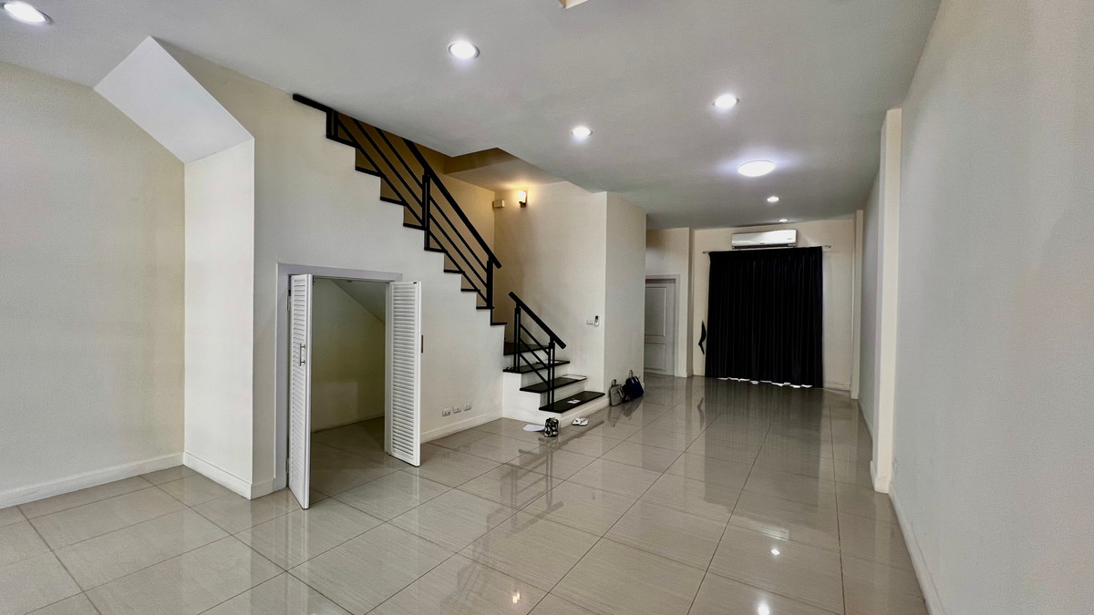 ขายทาวน์โฮมเกษตร นวมินทร์ ลาดปลาเค้า : ขาย ทาวน์โฮม 4 ชั้น Premium Place เอกมัย–รามอินทรา | ทำเลศักยภาพ ใกล้เลียบด่วน | เหมาะอยู่อาศัย–ทำออฟฟิศ–ลงทุนปล่อยเช่า