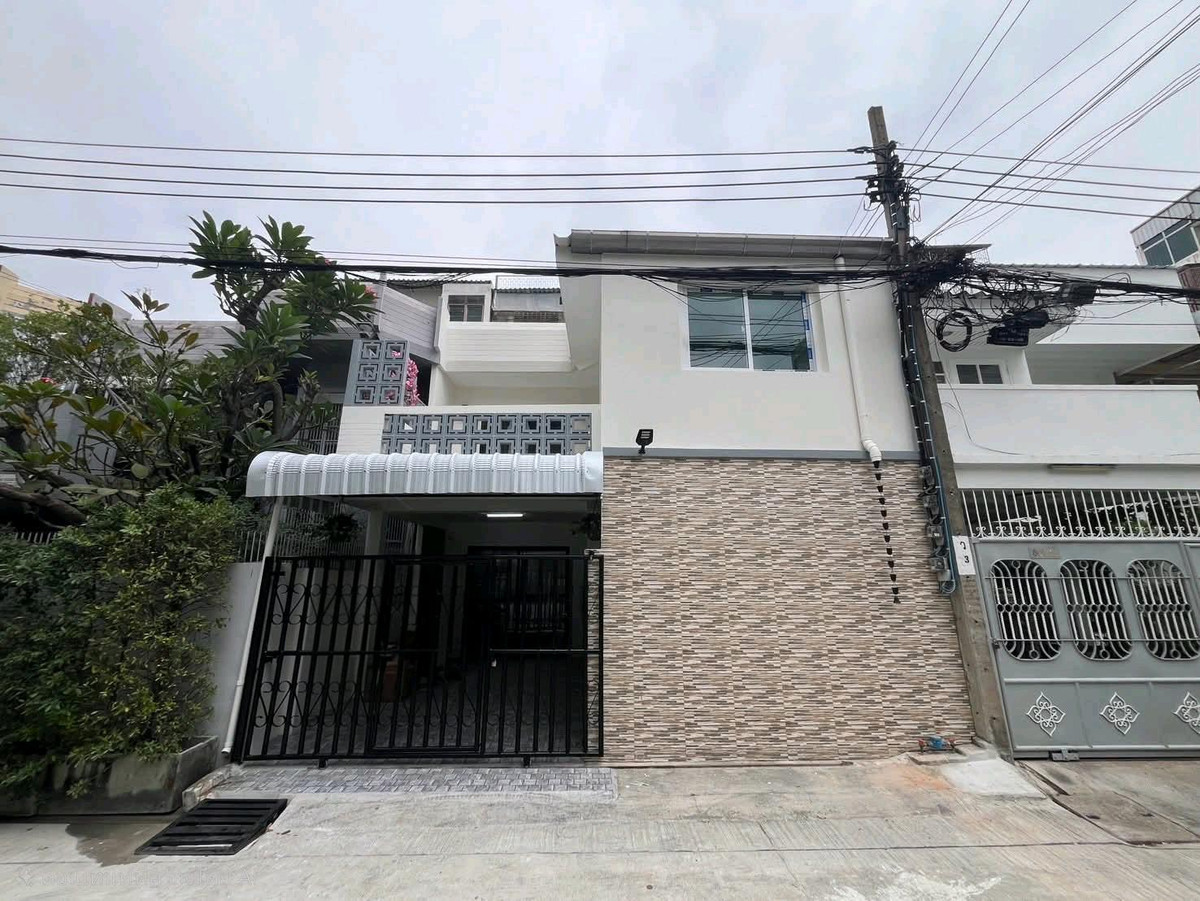 For SaleTownhomeRama3 (Riverside),Satupadit : 🌈Townhouse for sale, Sathu Pradit, behind Central Rama 3, beautifully decorated, near department stores, international schools, etc. 🏘️