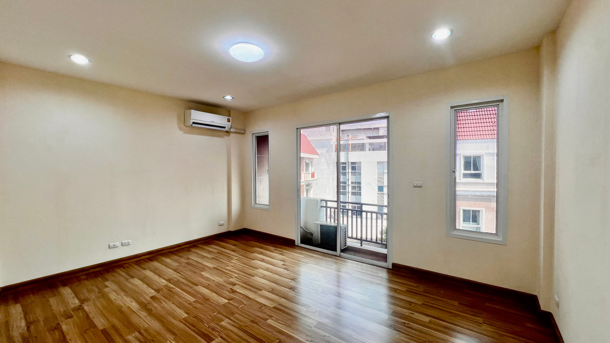 ขายทาวน์โฮมเกษตร นวมินทร์ ลาดปลาเค้า : ขาย ทาวน์โฮม 4 ชั้น Premium Place เอกมัย–รามอินทรา | ทำเลศักยภาพ ใกล้เลียบด่วน | เหมาะอยู่อาศัย–ทำออฟฟิศ–ลงทุนปล่อยเช่า