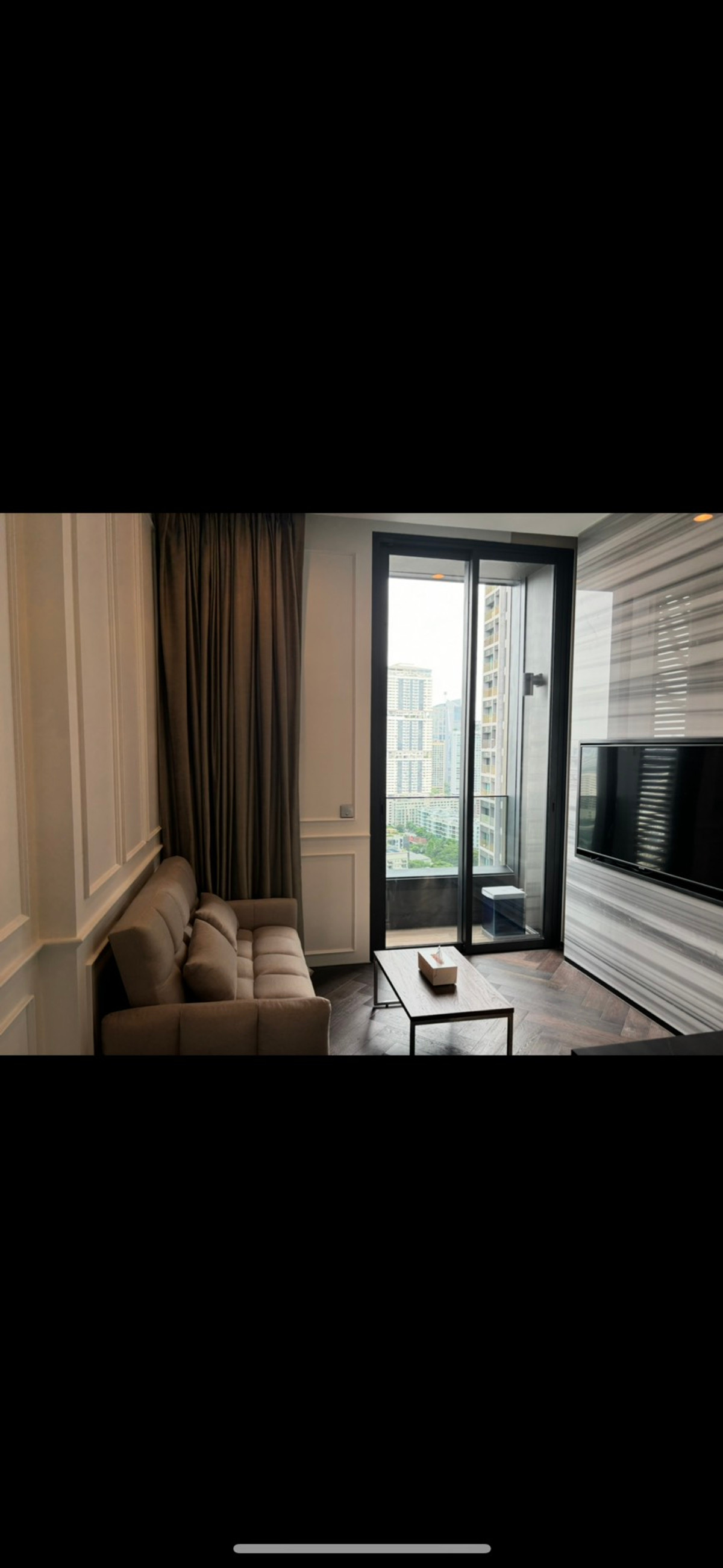 For SaleCondoSukhumvit, Asoke, Thonglor : Beautiful View, Great Value! Condo For Sale  The ESSE Sukhumvit 36 — A luxury condominium located right on Sukhumvit Road, next to BTS Thonglor! Urgent sale!