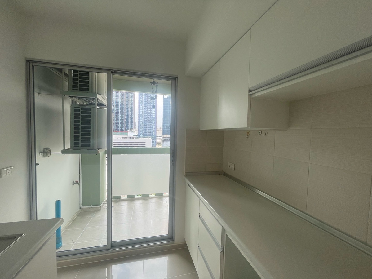 ขายคอนโดพระราม 9 เพชรบุรีตัดใหม่ RCA : ขายต่ำกว่าทุน 1 ห้องนอน 37 Sq.m  ไม่เคยปล่อยเช่า สภาพใหม่พร้อมเข้าอยู่ โทร 094-641-5974