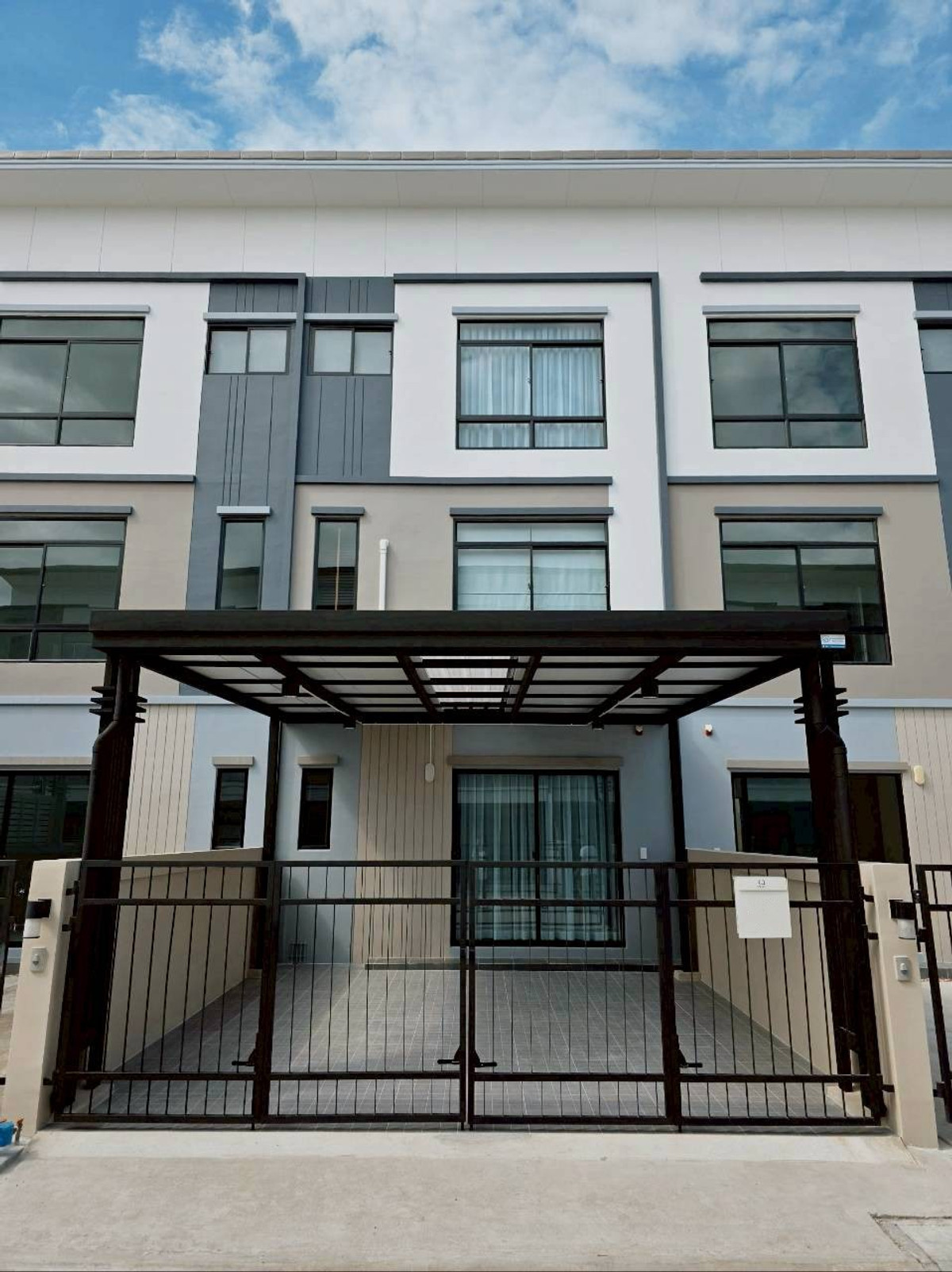 ให้เช่าทาวน์โฮมอ่อนนุช อุดมสุข : ให้เช่า บ้าน Q Prime สุขุมวิท 77 บ้านทาวน์โฮม 3 ชั้น 3 ห้องนอน 18 ตรว 136 ตรม เฟอร์นิเจอร์ เครื่องใช้ไฟฟ้าครบ ใกล้ MRT ศรีนุช อ่อนนุช ศรีนครินทร์ พัฒนาการ ซีคอนสแควร์ : MF25R-004