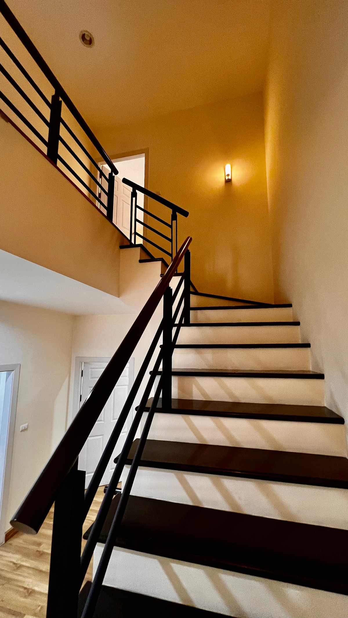 ขายทาวน์โฮมเกษตร นวมินทร์ ลาดปลาเค้า : ขาย ทาวน์โฮม 4 ชั้น Premium Place เอกมัย–รามอินทรา | ทำเลศักยภาพ ใกล้เลียบด่วน | เหมาะอยู่อาศัย–ทำออฟฟิศ–ลงทุนปล่อยเช่า