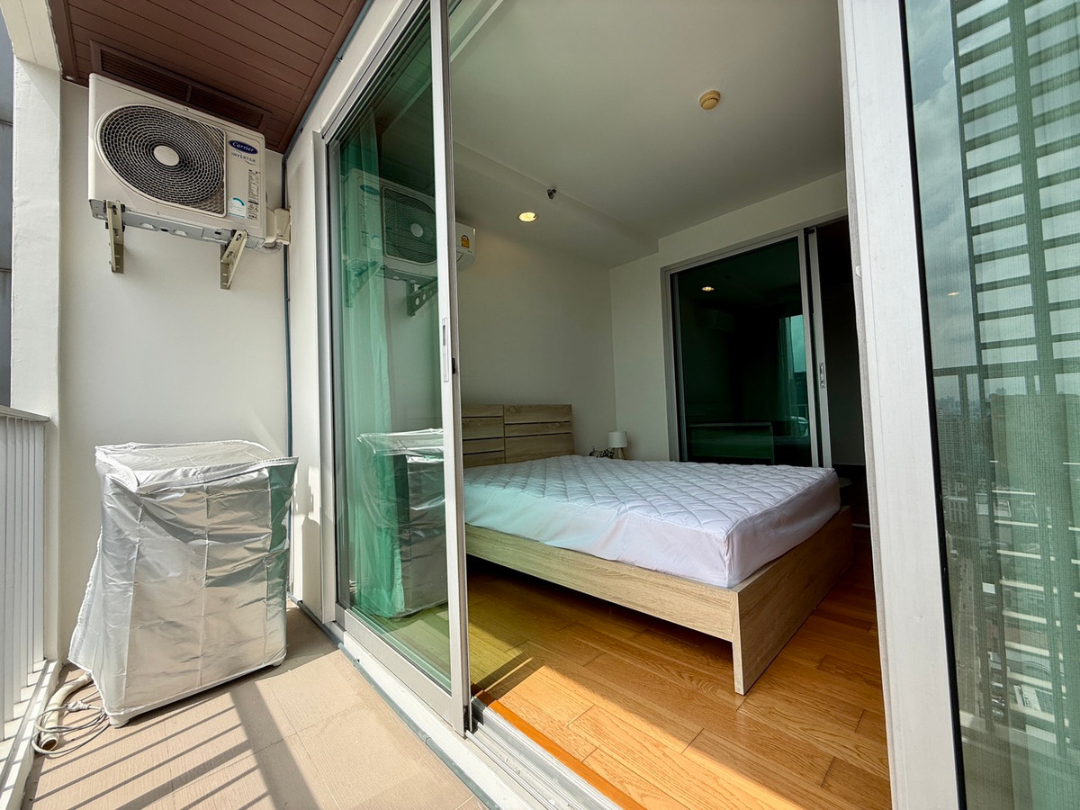 For SaleCondoLadprao, Central Ladprao : Condo for sale THE LINE Phahonyothin Park (Building A) 1 bedroom, 1 bathroom, 38 sq m, 29th floor, southern view, good wind, doesnt block the view 💰 Special price only 3.19 million baht (ALL IN) 🏡 Peeraphong FIFA 📞 087-808-3690