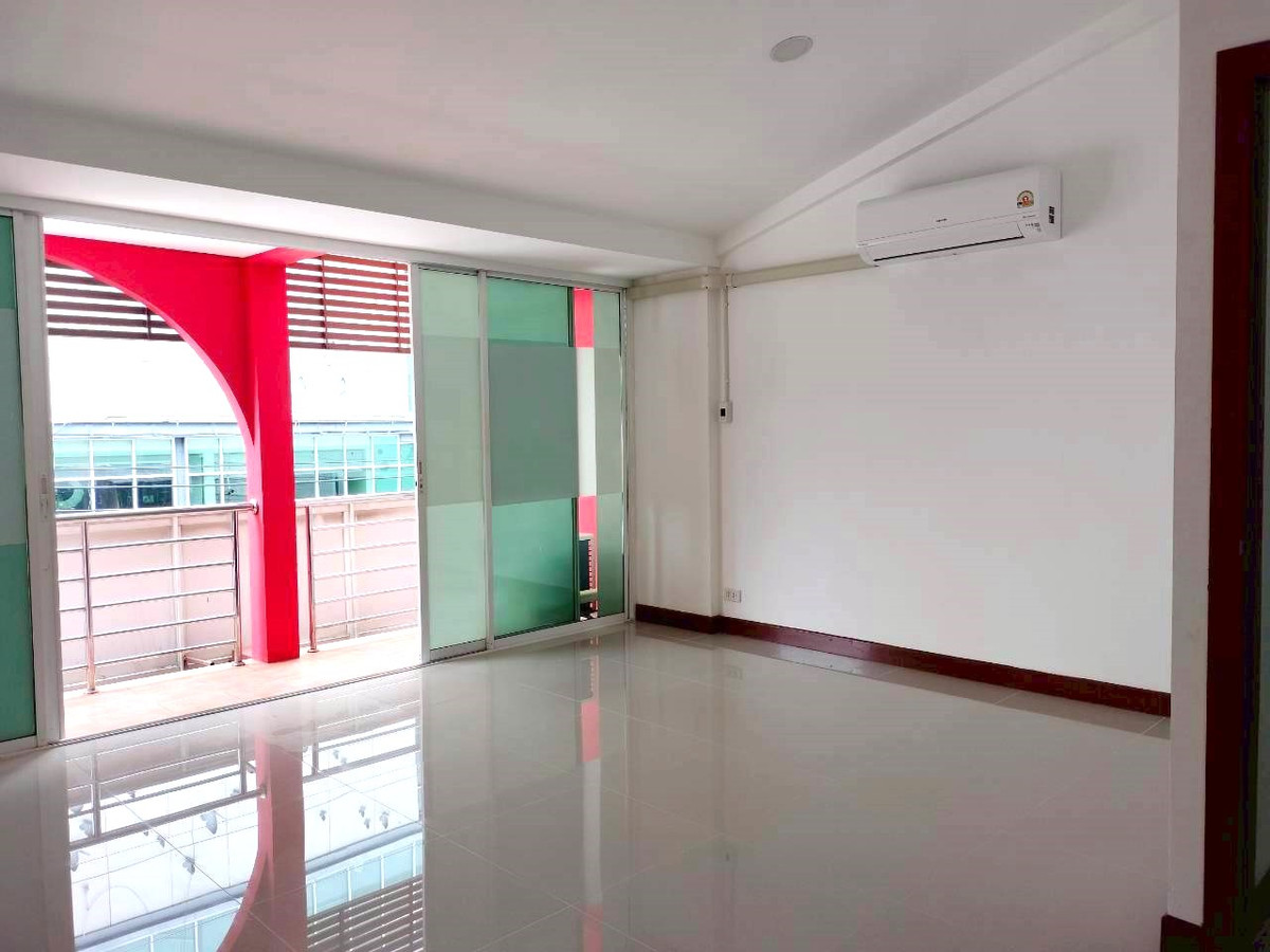 For RentTownhomeSukhumvit, Asoke, Thonglor : HR2961 3-story townhouse for rent in Thonglor area, near BTS Thonglor, suitable for living, office, clinic.
