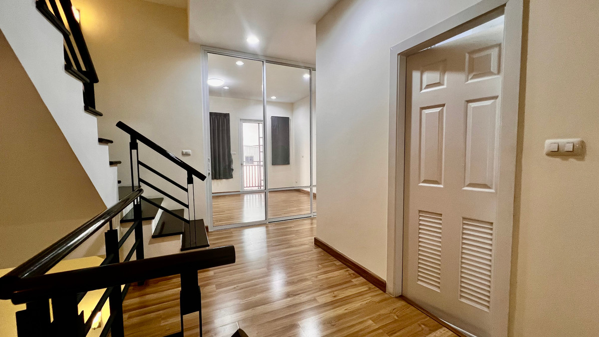 ขายทาวน์โฮมเกษตร นวมินทร์ ลาดปลาเค้า : ขาย ทาวน์โฮม 4 ชั้น Premium Place เอกมัย–รามอินทรา | ทำเลศักยภาพ ใกล้เลียบด่วน | เหมาะอยู่อาศัย–ทำออฟฟิศ–ลงทุนปล่อยเช่า