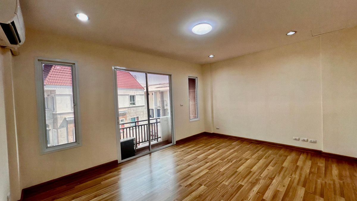 ขายทาวน์โฮมเกษตร นวมินทร์ ลาดปลาเค้า : ขาย ทาวน์โฮม 4 ชั้น Premium Place เอกมัย–รามอินทรา | ทำเลศักยภาพ ใกล้เลียบด่วน | เหมาะอยู่อาศัย–ทำออฟฟิศ–ลงทุนปล่อยเช่า