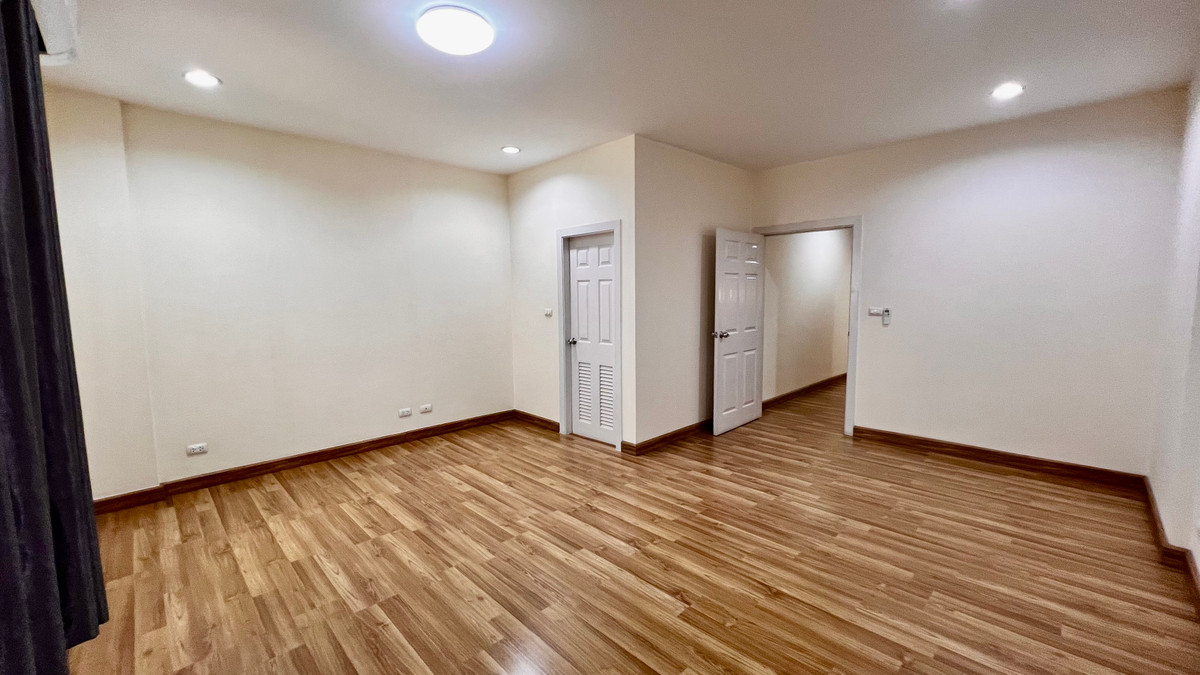 ขายทาวน์โฮมเกษตร นวมินทร์ ลาดปลาเค้า : ขาย ทาวน์โฮม 4 ชั้น Premium Place เอกมัย–รามอินทรา | ทำเลศักยภาพ ใกล้เลียบด่วน | เหมาะอยู่อาศัย–ทำออฟฟิศ–ลงทุนปล่อยเช่า