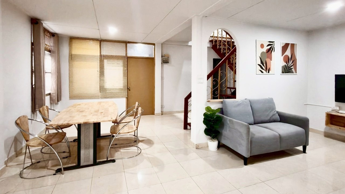 ให้เช่าทาวน์โฮมสมุทรปราการ สำโรง : ให้เช่า ทาวน์เฮาส์ หลังมุม 3 ห้องนอน หมู่บ้านทิพวัล พร้อมเฟอร์นิเจอร์ หิ้วกระเป๋าเข้าอยู่ได้เลย ถนนเทพารักษ์ เดินเพียง 5 นาที ถึง BTS สายสีเหลือง สถานีทิพวัล เพียง เดือนละ 12,500 บาท