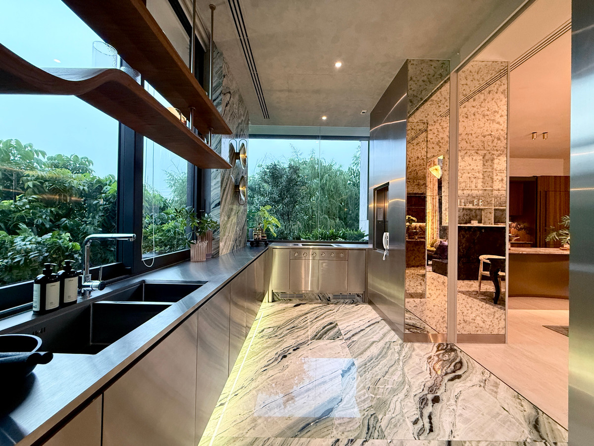 For SaleHouseBang Sue, Wong Sawang, Tao Pun : Very exclusive 3-story luxury house for sale, SONLE Residences Ratchadaphisek, Ultra Luxury Mansion in the heart of the city - only 5 exclusive homes from SC Asset, starting at 260 million baht.