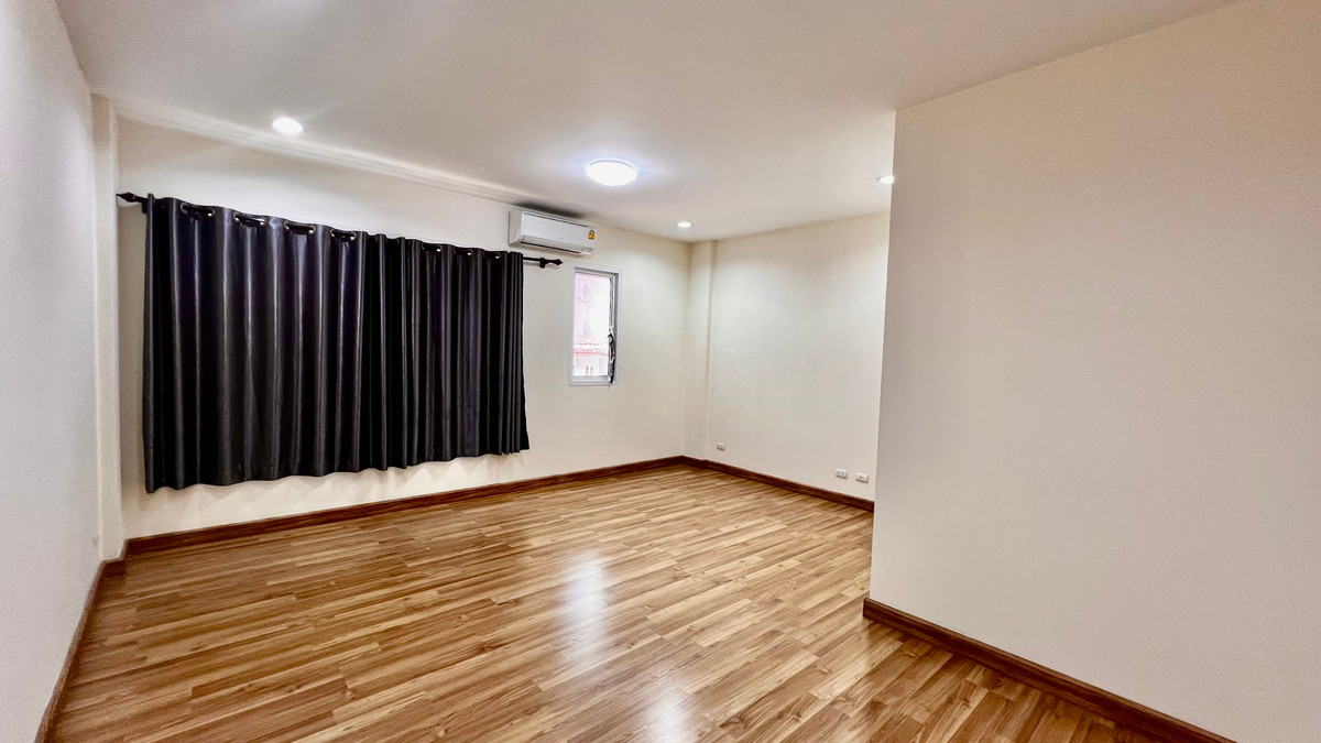 ขายทาวน์โฮมเกษตร นวมินทร์ ลาดปลาเค้า : ขาย ทาวน์โฮม 4 ชั้น Premium Place เอกมัย–รามอินทรา | ทำเลศักยภาพ ใกล้เลียบด่วน | เหมาะอยู่อาศัย–ทำออฟฟิศ–ลงทุนปล่อยเช่า