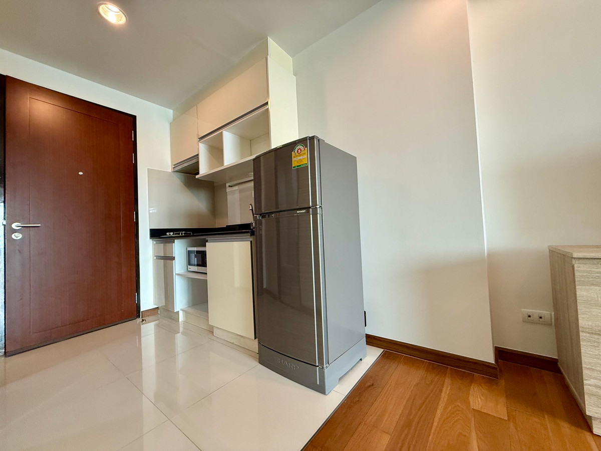For SaleCondoLadprao, Central Ladprao : Condo for sale THE LINE Phahonyothin Park (Building A) 1 bedroom, 1 bathroom, 38 sq m, 29th floor, southern view, good wind, doesnt block the view 💰 Special price only 3.19 million baht (ALL IN) 🏡 Peeraphong FIFA 📞 087-808-3690
