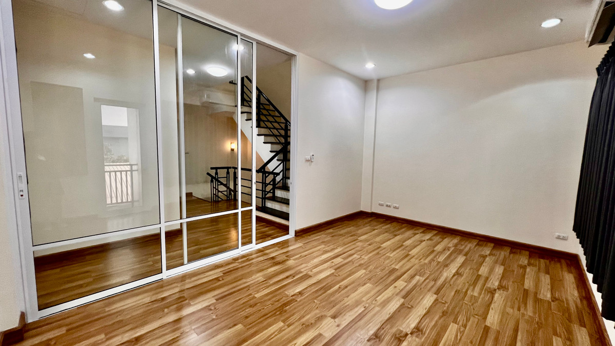 ขายทาวน์โฮมเกษตร นวมินทร์ ลาดปลาเค้า : ขาย ทาวน์โฮม 4 ชั้น Premium Place เอกมัย–รามอินทรา | ทำเลศักยภาพ ใกล้เลียบด่วน | เหมาะอยู่อาศัย–ทำออฟฟิศ–ลงทุนปล่อยเช่า