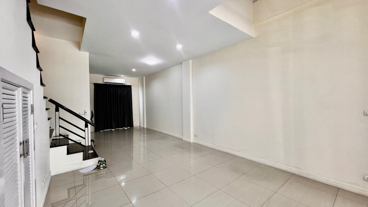 ขายทาวน์โฮมเกษตร นวมินทร์ ลาดปลาเค้า : ขาย ทาวน์โฮม 4 ชั้น Premium Place เอกมัย–รามอินทรา | ทำเลศักยภาพ ใกล้เลียบด่วน | เหมาะอยู่อาศัย–ทำออฟฟิศ–ลงทุนปล่อยเช่า