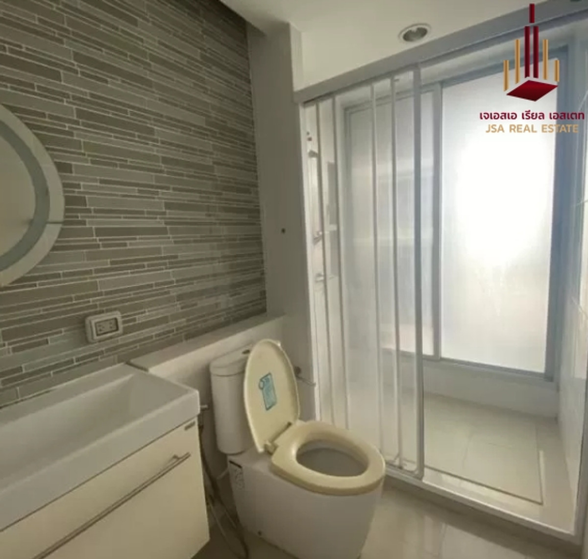 For SaleCondoLadprao, Central Ladprao : ✨ For Sale: Life @ Ladprao 18 Condo ✨ 💰 Only 5,690,000 THB