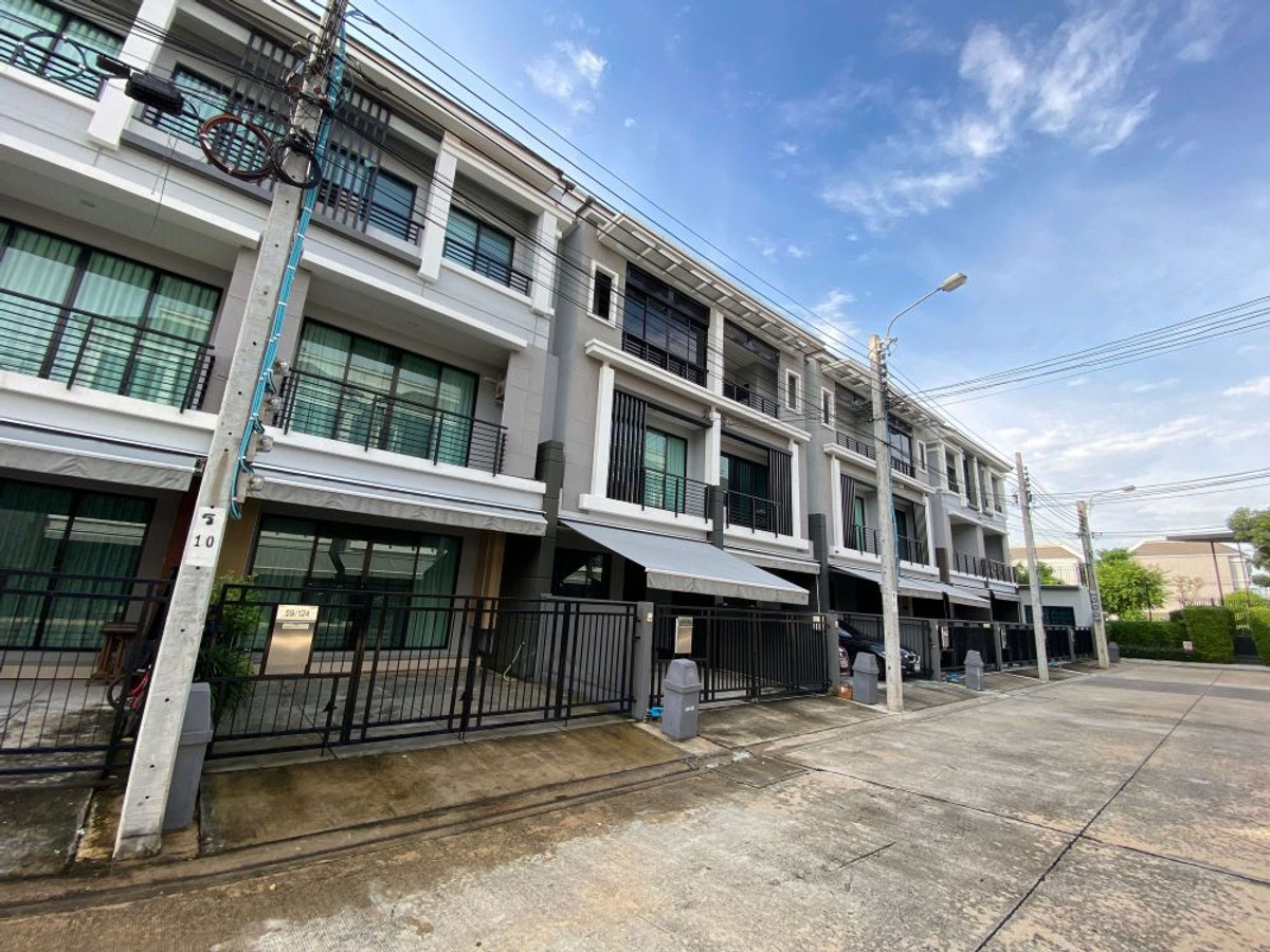 For RentTownhomeRathburana, Suksawat : 3-story townhome for rent, Baan Klang Muang Suksawat Village, 3 bedrooms, 3 bathrooms, usable area 166 sq m., fully furnished, near Central Rama 3.