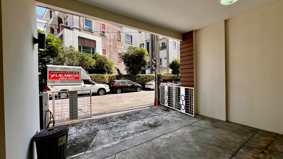 ขายทาวน์โฮมเกษตร นวมินทร์ ลาดปลาเค้า : ขาย ทาวน์โฮม 4 ชั้น Premium Place เอกมัย–รามอินทรา | ทำเลศักยภาพ ใกล้เลียบด่วน | เหมาะอยู่อาศัย–ทำออฟฟิศ–ลงทุนปล่อยเช่า